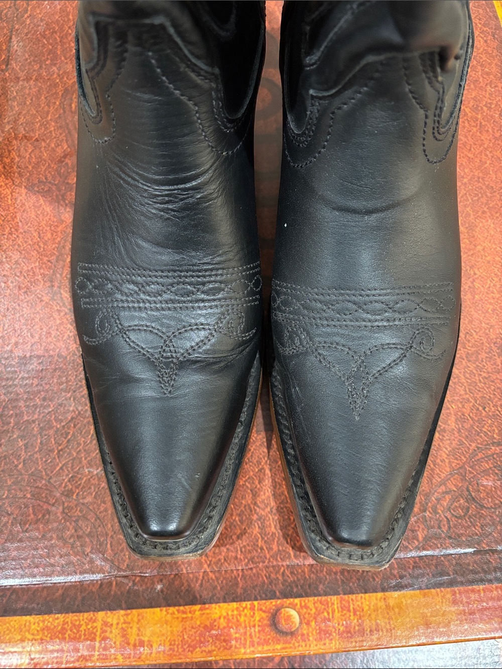 Corral Black Snip Toe Boots - Picture 2 of 4